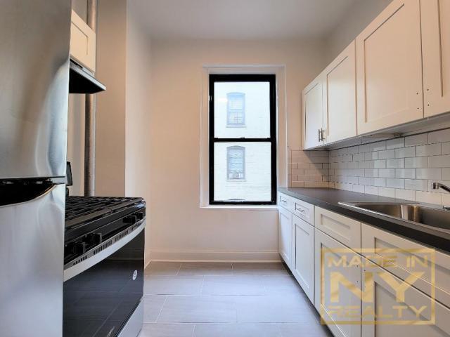 Foto principal - 1 bedroom in ASTORIA NY 11103