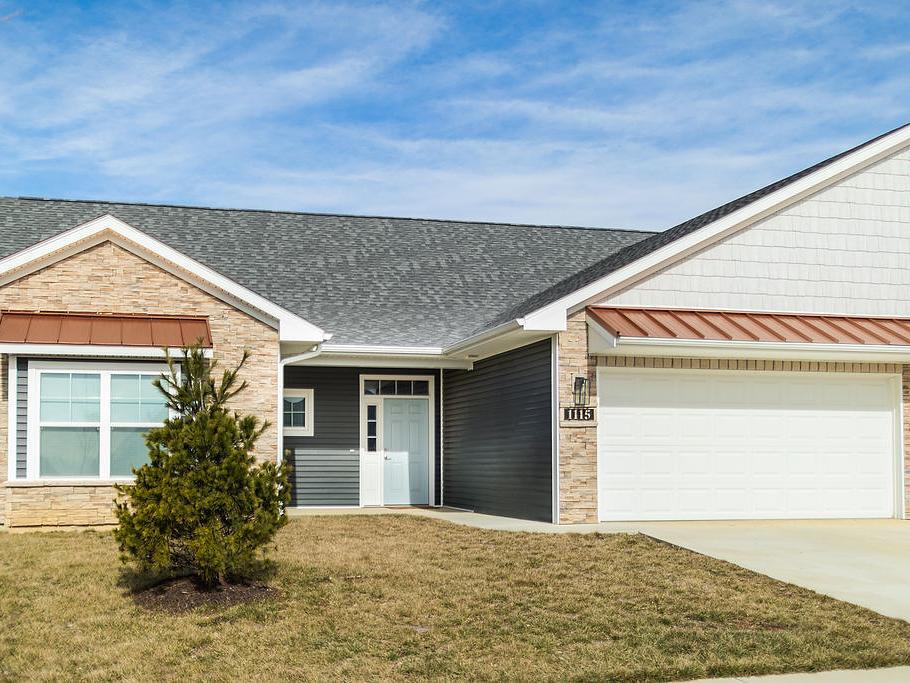 Primary Photo - 1115 W Rangeview Cir