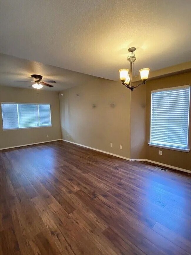 Building Photo - 2533 Leoti Dr