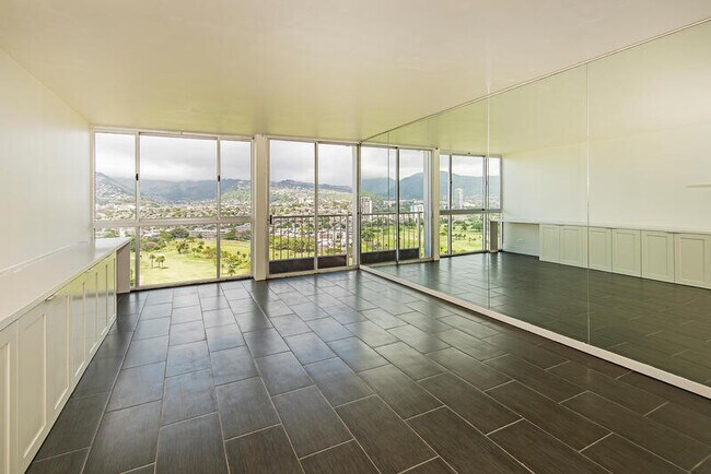 Building Photo - 2611 Ala Wai Blvd