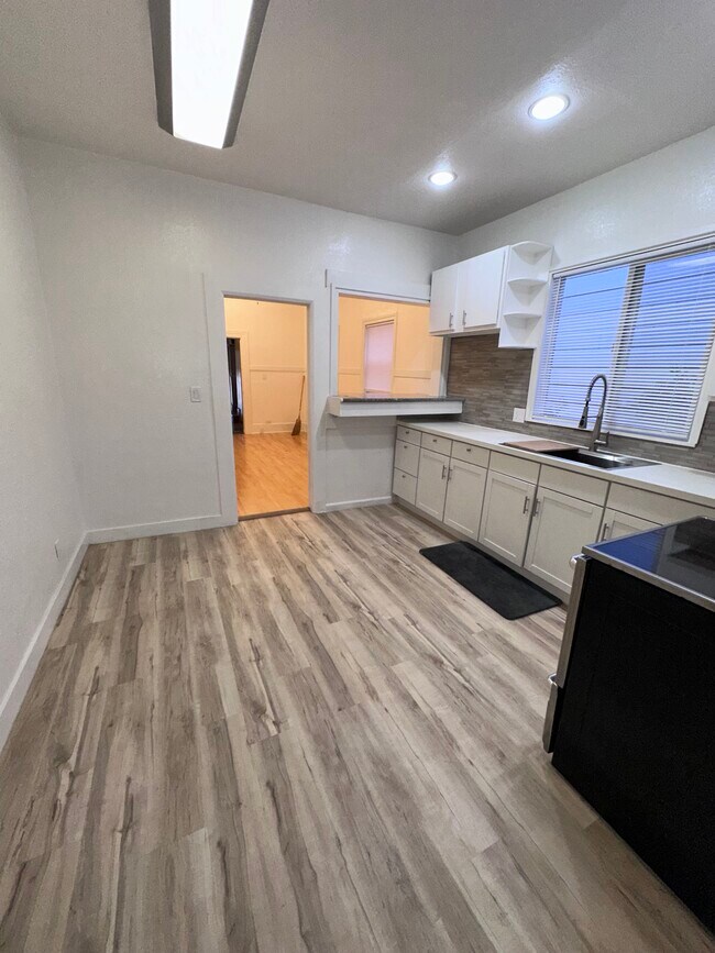 Building Photo - 864 Treat Ave