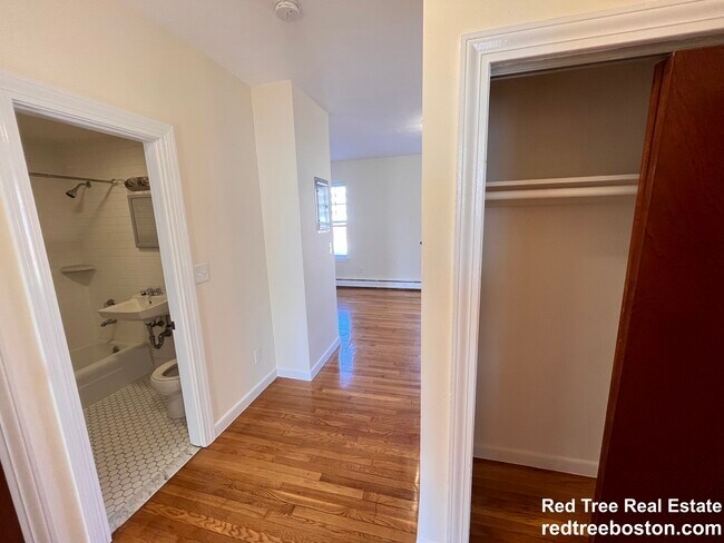 Foto del edificio - 172 N Beacon St