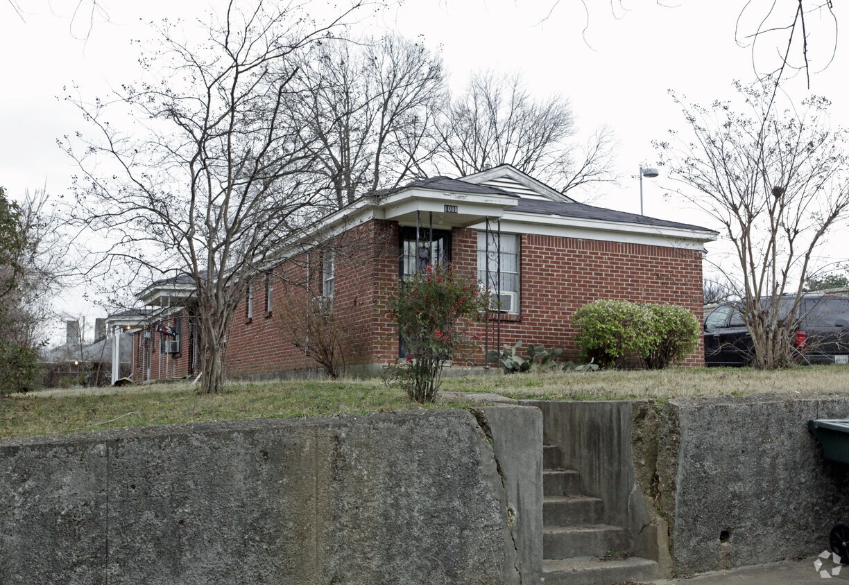 Primary Photo - 1088 Beach St