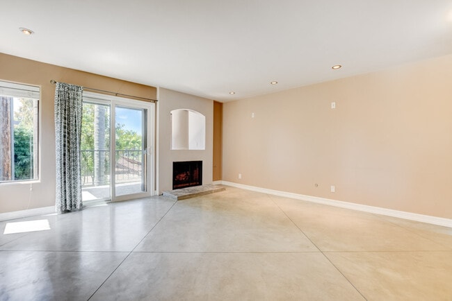 Building Photo - 4007 Layang Layang Cir