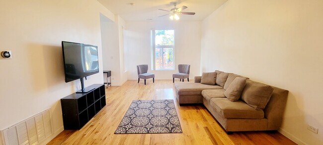 Living Room - 425 E 42nd Pl