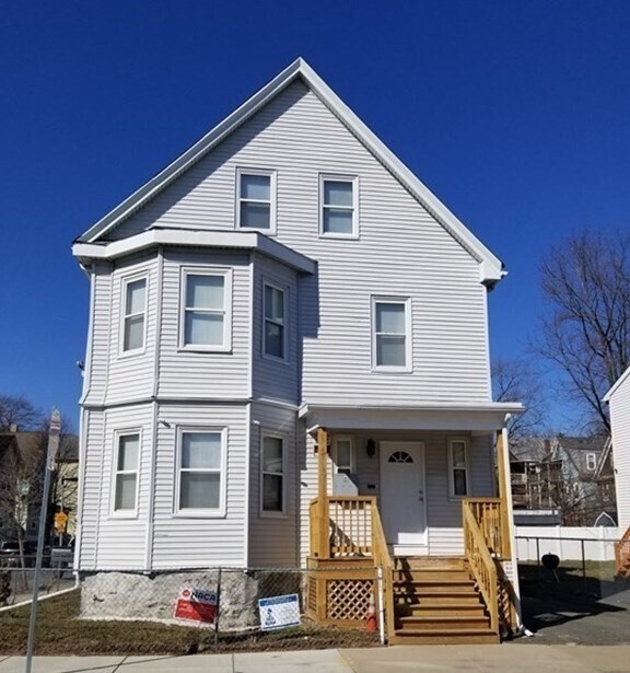 Building Photo - 593 Park St