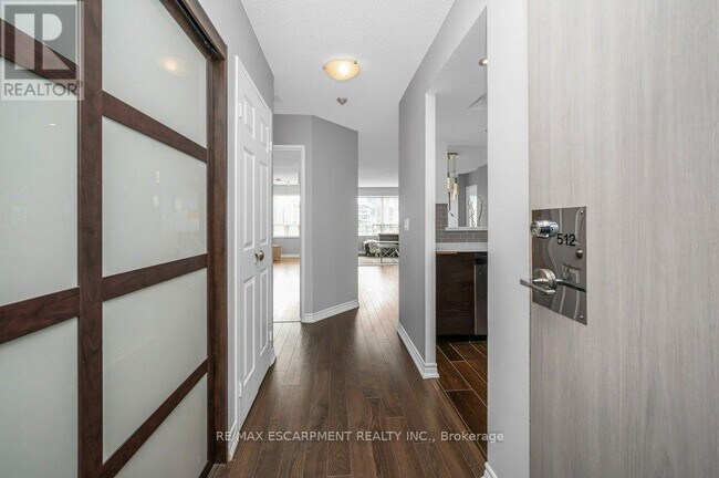 Photo du bâtiment - 335 Webb Dr