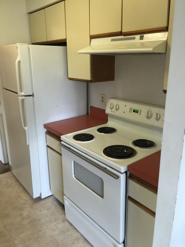 Building Photo - Spacious 3-bed 1.5 Bath in Excellent Neighborhood