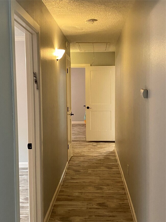 Foto del edificio - 9614 Greenwillow Dr