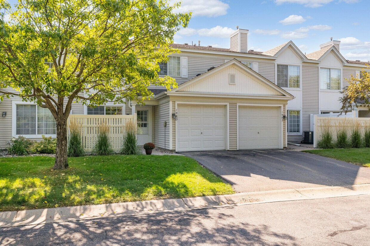 1980 Overland Cir, Eagan, MN 55122 Townhome Rentals in Eagan MN