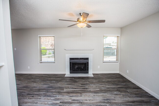 Building Photo - Saddlewood Apartments