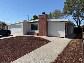 Building Photo - 2528 Rose Way