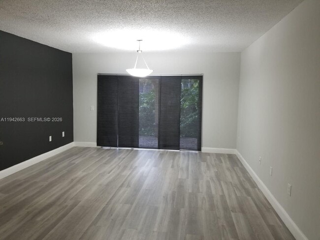 Building Photo - 2470 Centergate Dr