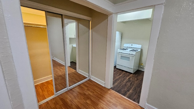 Foto del edificio - 1026 Ingraham St