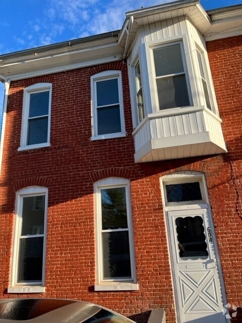 Building Photo - 604 W Church St