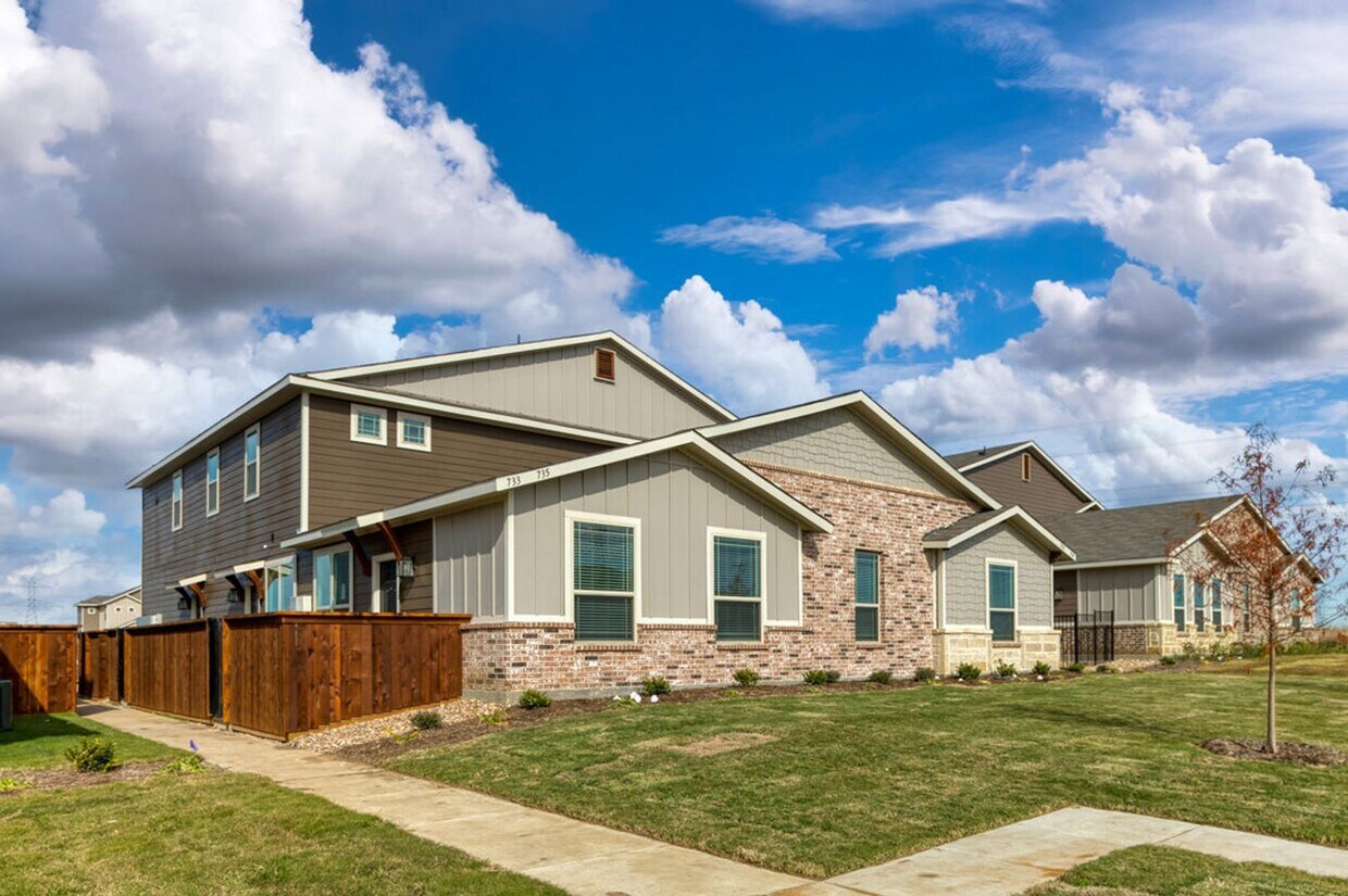 733 Harvest Moon Dr, Venus, TX 76084 House Rental in Venus, TX