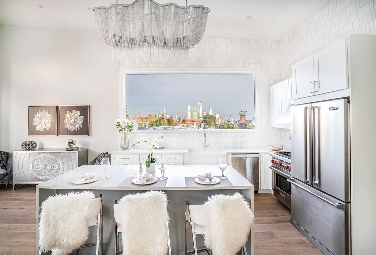 Primary Photo - 227 Dodd St