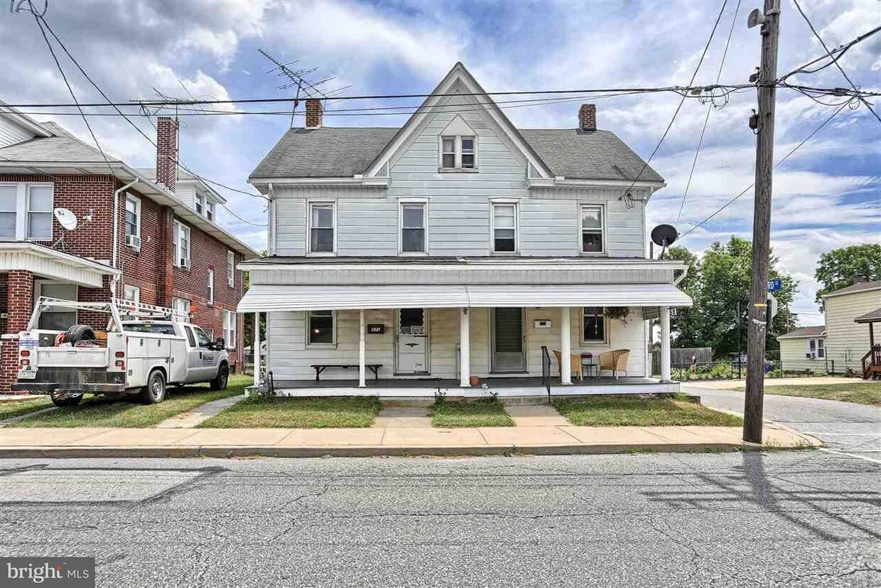Primary Photo - 271 S Pleasant Ave