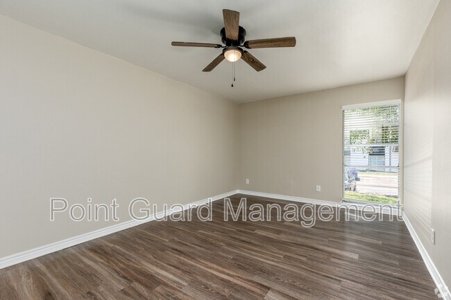 Building Photo - 4540 W Kiest Blvd
