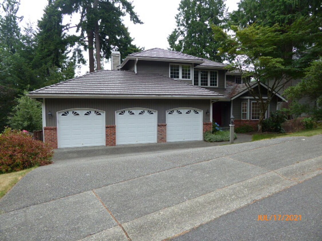 Foto principal - Beautiful 4 Bed 2.5 Bath 2 Story Home in S...