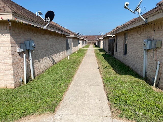 Foto del edificio - 1005 Cedarwood Dr