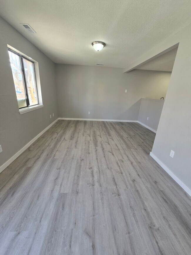 Foto del edificio - 2 Bedroom , 1 Bathroom Apartment!