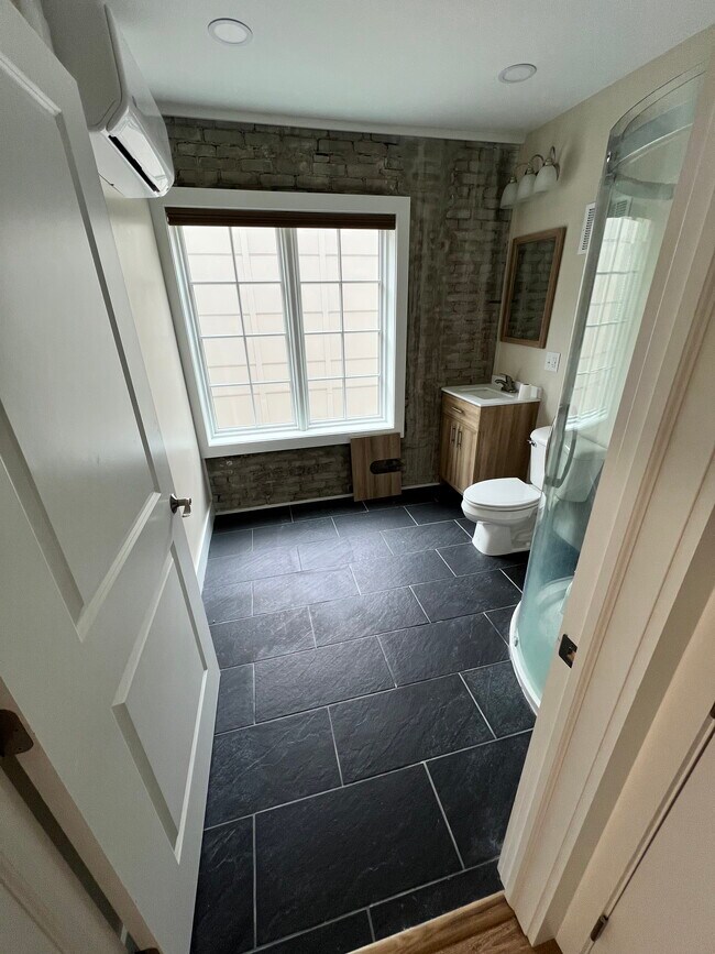 Foto del edificio - 208 S Jackson St