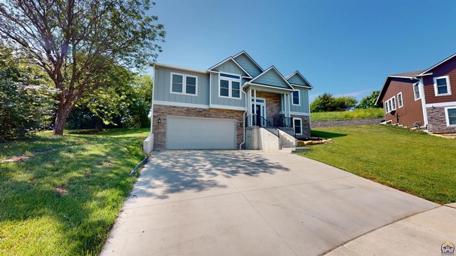 Building Photo - 3755 SW Summerfield Dr