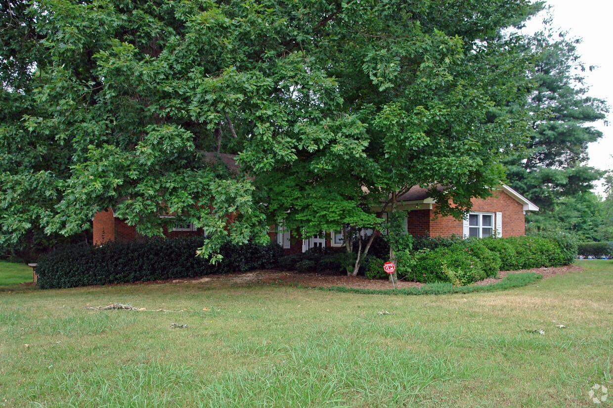 2613 Pleasant Ridge Rd, Summerfield, NC 27358 Apartments in Summerfield, NC