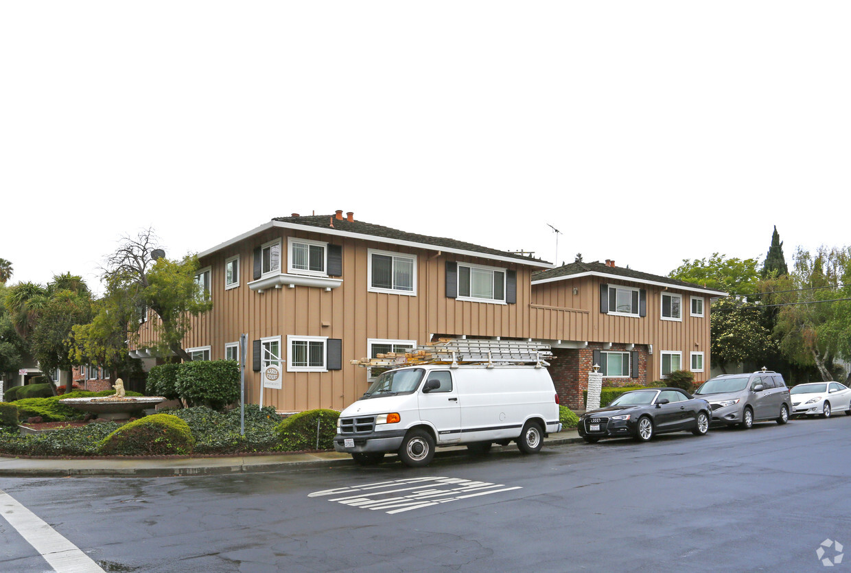 Primary Photo - Karen Court Apartments