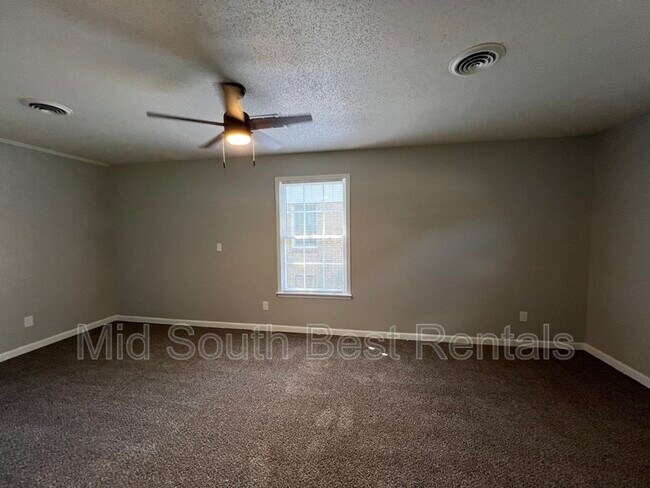 Foto del edificio - 1609 Haywood Ave