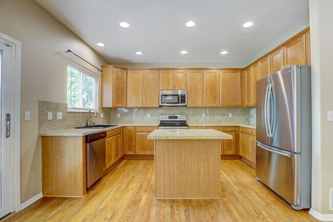 Foto del edificio - $3,300.95 with $200 off the first month's rent, 3 Beds - 3 Bath, Single Family Home in Parker wit...