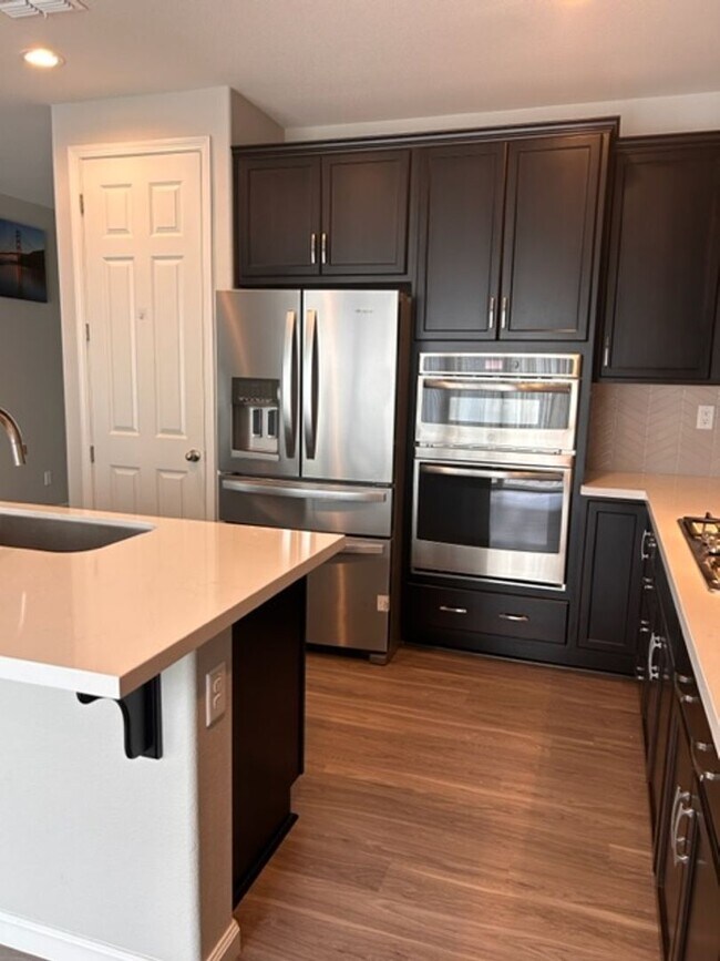 Foto del edificio - Like Brand New ~ Beautiful Four Bedroom Ho...
