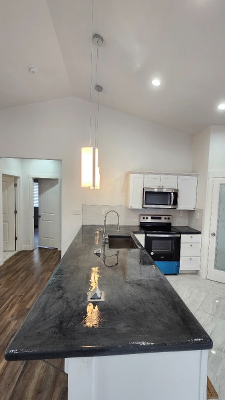 Foto del edificio - 7618 McBeth Ln NE