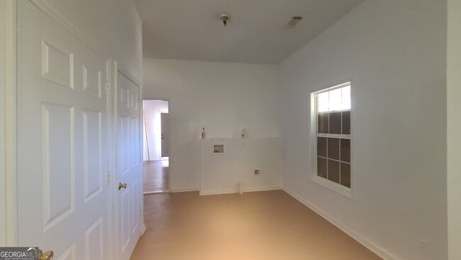 Building Photo - 2810 3rd Ave