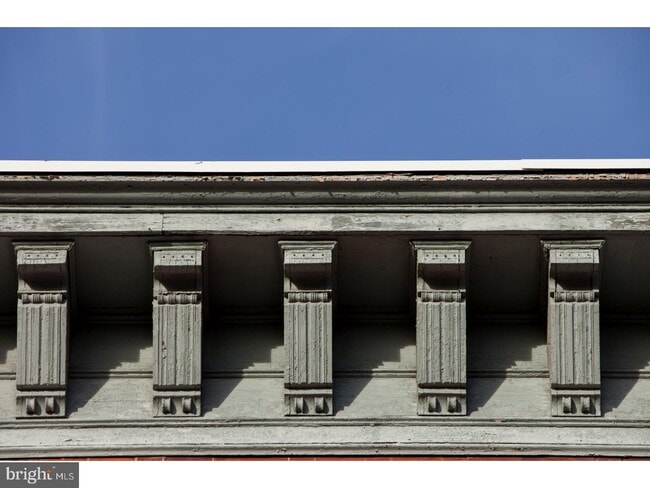 Building Photo - 427 Vine St