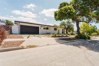 Building Photo - 6021 E Oakbrook St