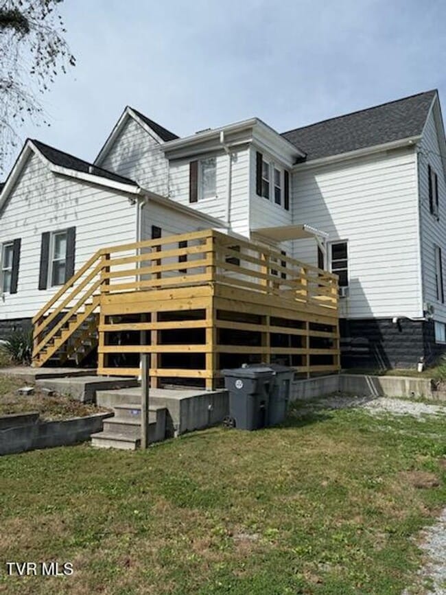 Building Photo - 4 Bedroom 2 Bath in Bristol, TN