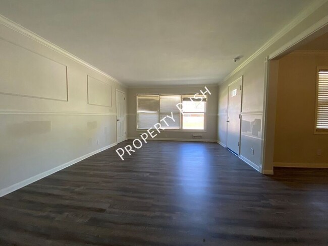 Foto del edificio - 4726 Fairwood Ln