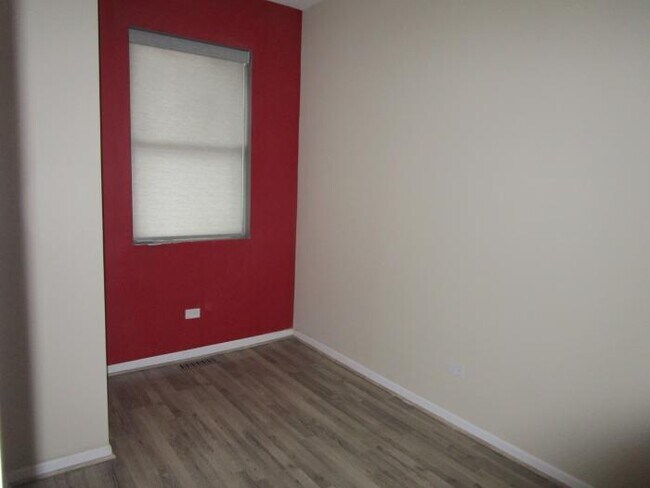 Foto del edificio - 3 bedroom in Chicago IL 60628