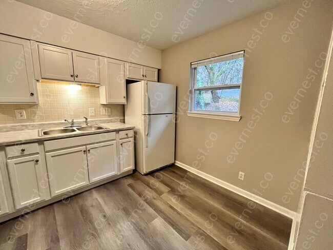 Building Photo - 3216 Gleason Dr