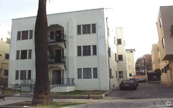 Building Photo - 934 Arapahoe St