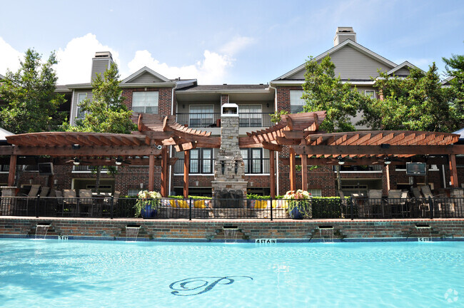 Beautiful pool - The Grand on Memorial