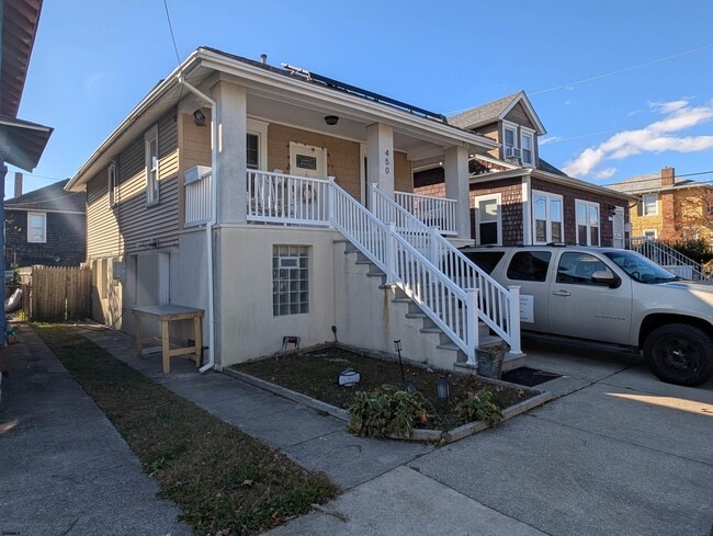 Building Photo - 450 N Connecticut Ave