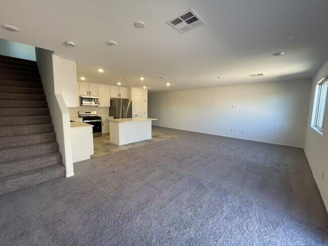 Foto del edificio - Brand new construction house with 4 bedroo...
