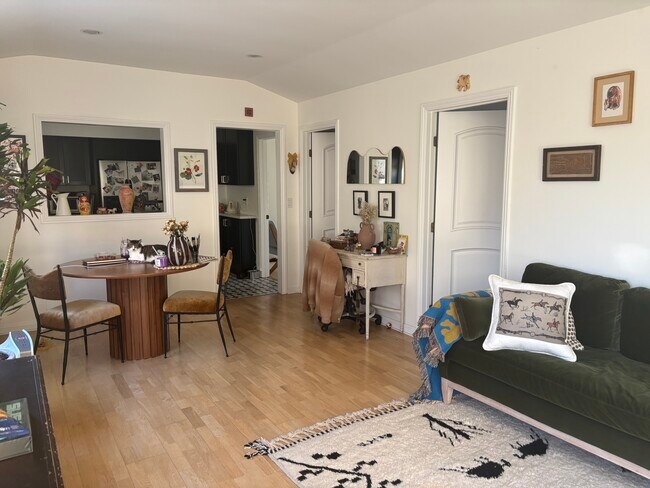 Foto del edificio - 333 N Occidental Blvd