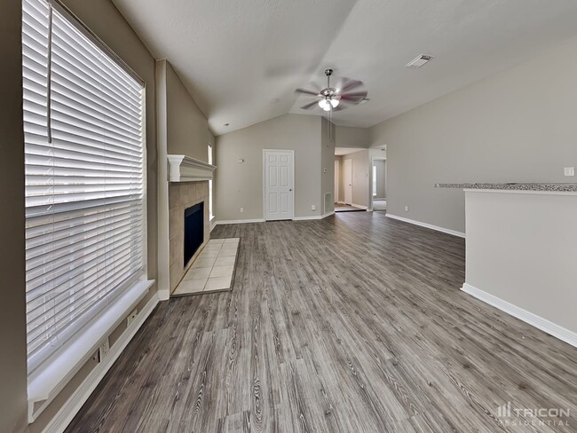 Foto del edificio - 18311 Autumn Trails Ln