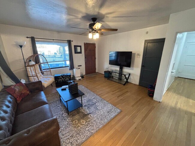 Foto del edificio - 825 Palomas Dr SE