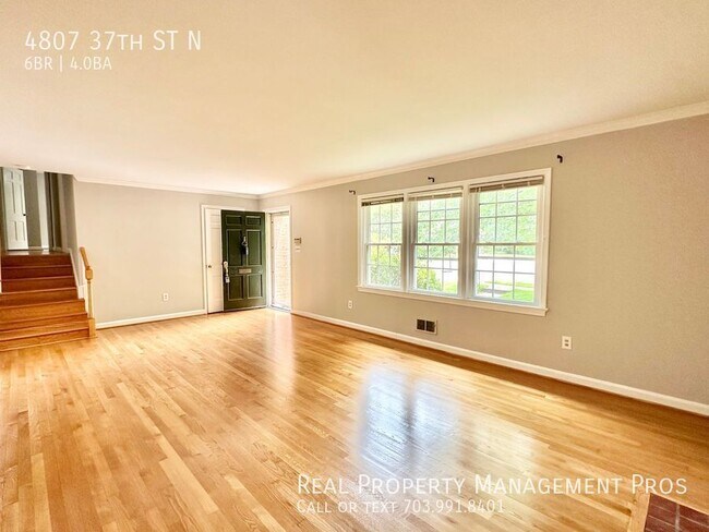 Foto del edificio - Expansive SFH in N Arlington- Great Schools!