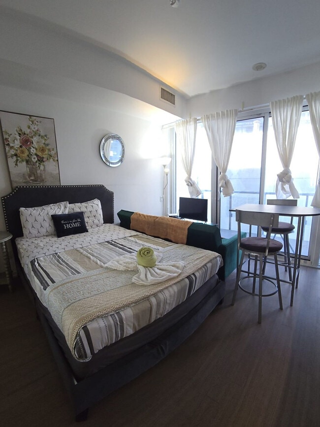 Building Photo - 101 Peter St